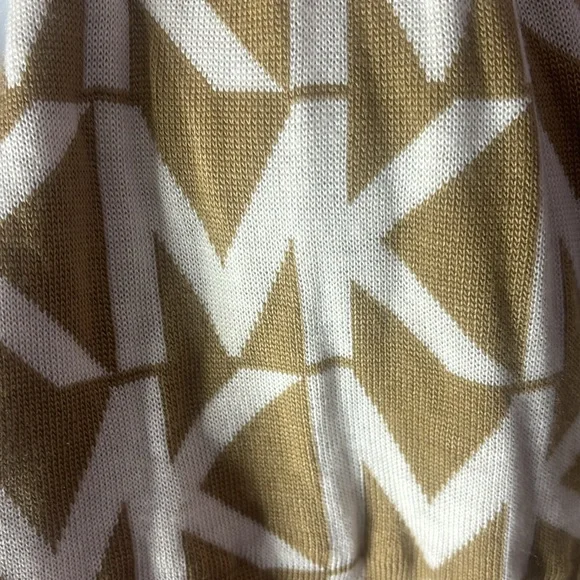 MK Scarf and Cap - Picture 6 of 8